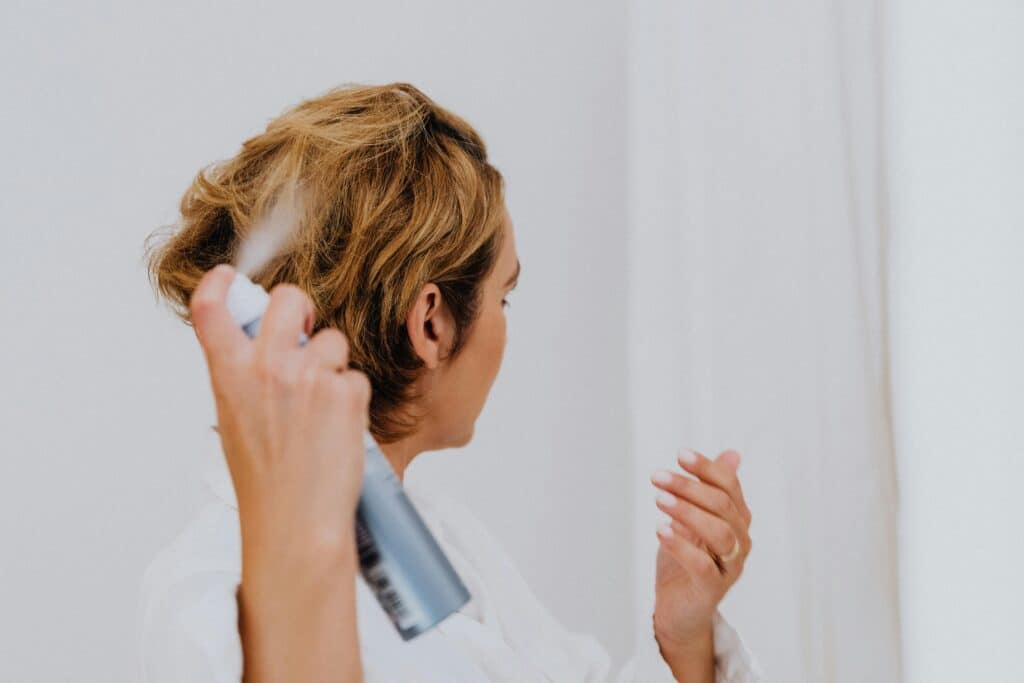 Pode descolorir os pelos estando menstruada? - Trocaria