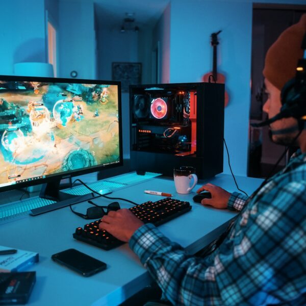 Tendências da Eletrolar Show: O Futuro da Proteção Elétrica para Setups Gamers